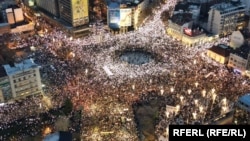 Okupljeni na protestu na trgu Slavija u Beogradu, 22.12.2024.