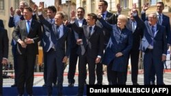  Klaus Iohannis alături de premierul italian Giuseppe Conte, actualul președinte al Consiliului European Donald Tusk, premierul grec Alexis Tsipras, și președintele Franței Emmanuel Macron