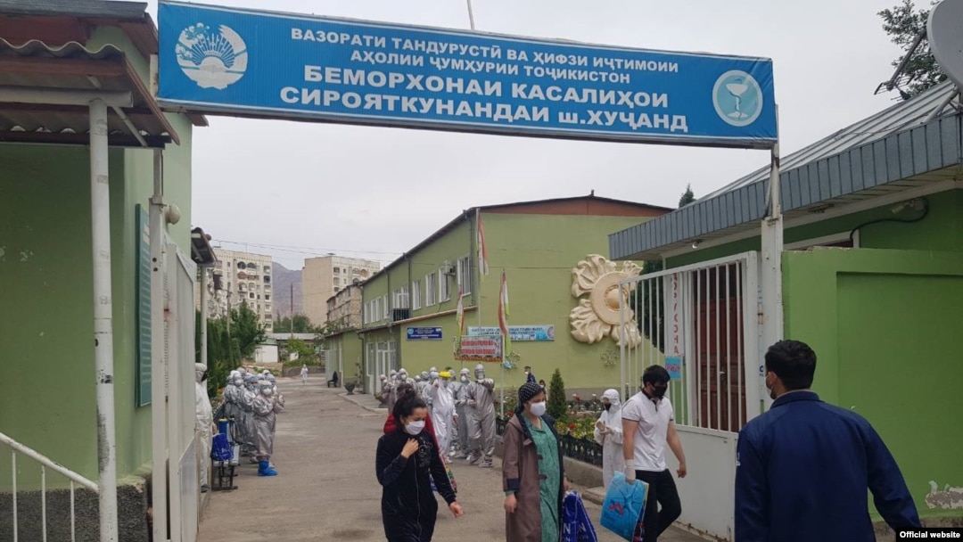 Кожент шаарындагы оорукананын короосу. 7-май, 2020-жыл.