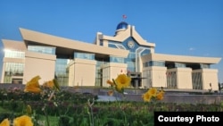 "Ынтымак ордо" администрациялык имараты. 