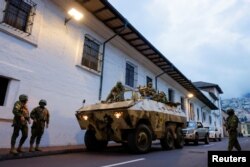 Forcat e sigurisë duke patrulluar në Quito, pas shpërthimit të dhunës në Ekuador, 9 janar 2024.