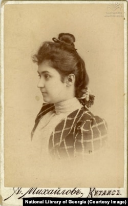 მელანია გველესიანი