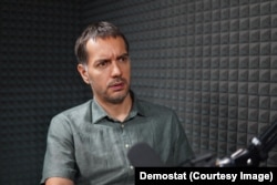 "Možda će Vučić ići na izbore za nekih mesec-dva, da to bude nekakav blickrig gde bi pokušao da iznenadi opoziciju koja još nije napravila dogovor, da ih, da tako kažem, neorganizovane i nepripremljene uhvati na spavanju", kaže Milomir Mandić.