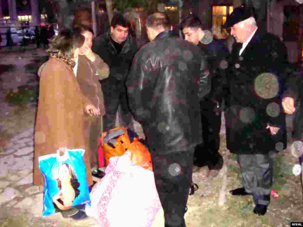 - - Azerbaijan -- Gas explosion destroys Baku apartment building, 13Dec2008