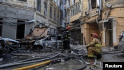 Ілюстраційне фото. Рятувальники на місці російського удару по Одесі, 9 серпня 2026 року
