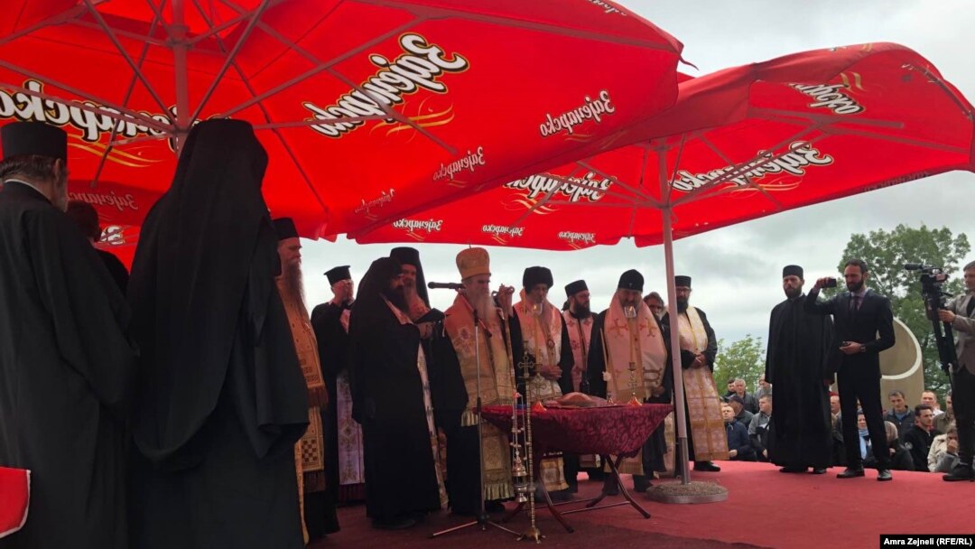 Obeležavanje Vidovdana na Gazimestanu protiče mirno, ali uz malo publike