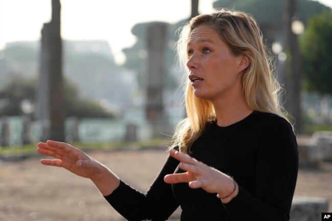 Laura Harth, direktorka kampanje u organizaciji Safeguard Defenders, Rim, 27. oktobar 2022. Kina je uspostavila najmanje 100 "policijskih stanica" u inostranstvu, za koje aktivisti Safeguard Defendersa tvrde da se koriste za praćenje i uznemiravanje neistomišljenika.