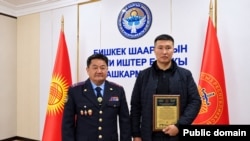 Бекен Асанбековго ыраазычылык каты тапшырылды. 27-октябрь, 2026-жыл.