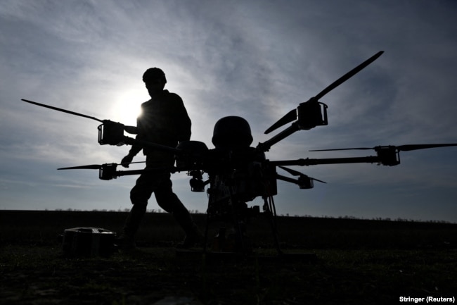 A Ukrainian serviceman from the 422nd Unmanned Systems Regiment walks near a heavy attack drone before launching it at Russian targets. Zaporizhia region, March 23, 2026 (illustrative photo)