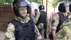 Російські силовики провели обшуки в будинках кримчан. Кадри з місць подій (відео)