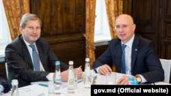 Pavel Filip și Johannes Hahn