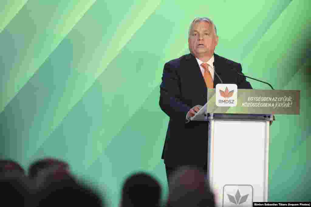 În discursul său, Viktor Orbán a vorbit desprea realizările poporului maghiar, buna vecinătate și sprijinul pe care contează, din partea maghiarilor din Transilvania, la alegerile parlamentare din 2026 - cruciale pentru premierul maghiar.„Comunitatea maghiară din Transilvania este dovada vie că o comunitate supraviețuiește atât timp cât există oameni care cred în ea. Și dacă noi credem în ea, victoria va urma – pentru că fiecare meci durează până când câștigăm”, a spus premierul Ungariei.