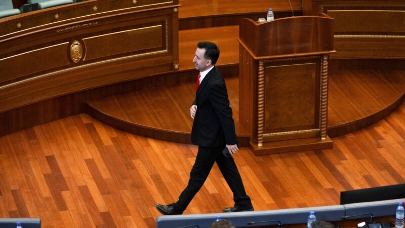 Me “langarecët” në gjuhë, Basha në karrigen e kryekuvendarit