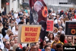 "Nuk ka paqe pa drejtësi" - protestë në Prishtinë kundër aktgjykimit të 16 shtatorit.