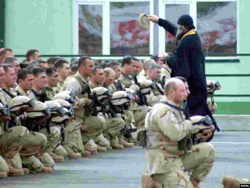 ავღანეთში გამგზავრებამდე ქართველი ჯარისკაცები მღვდელმა დალოცა - ავღანეთში გაემგზავრა საქართველოს შეიარაღებული ძალების 31-ე ბატალიონი, რომელიც 7 აპრილს გააცილეს ვაზიანის სამხედრო ბაზიდან. ცერემონიაში მონაწილეობდნენ საქართველოს თავდაცვის სამინისტროს მაღალჩინოსნები და აშშ-ის საზღვაო ქვეითი ძალების სარდლობის დელეგაცია. ქართული ბატალიონი, ამერიკელ საზღვაო ქვეითებთან ერთად, ავღანეთის ჰელმანდის პროვინციაში განთავსდება.