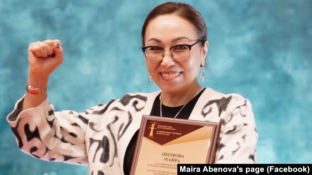 Мәскеудегі қос жынысты жігіттер Құсуға дейін тамақтың тереңдігінде