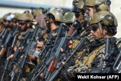 Халықаралық коалиция әскері шығып кеткен Кабул әуежайында тұрған "Талибан" күштері арнайы жасағы. 31 тамыз 2021 жыл.