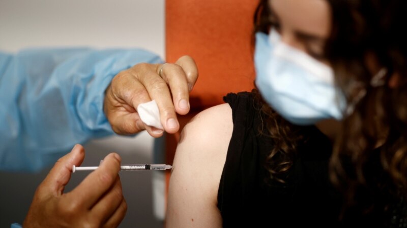 Франция коронавируска каршы вакцинанын үчүнчү дозасын сая баштады
