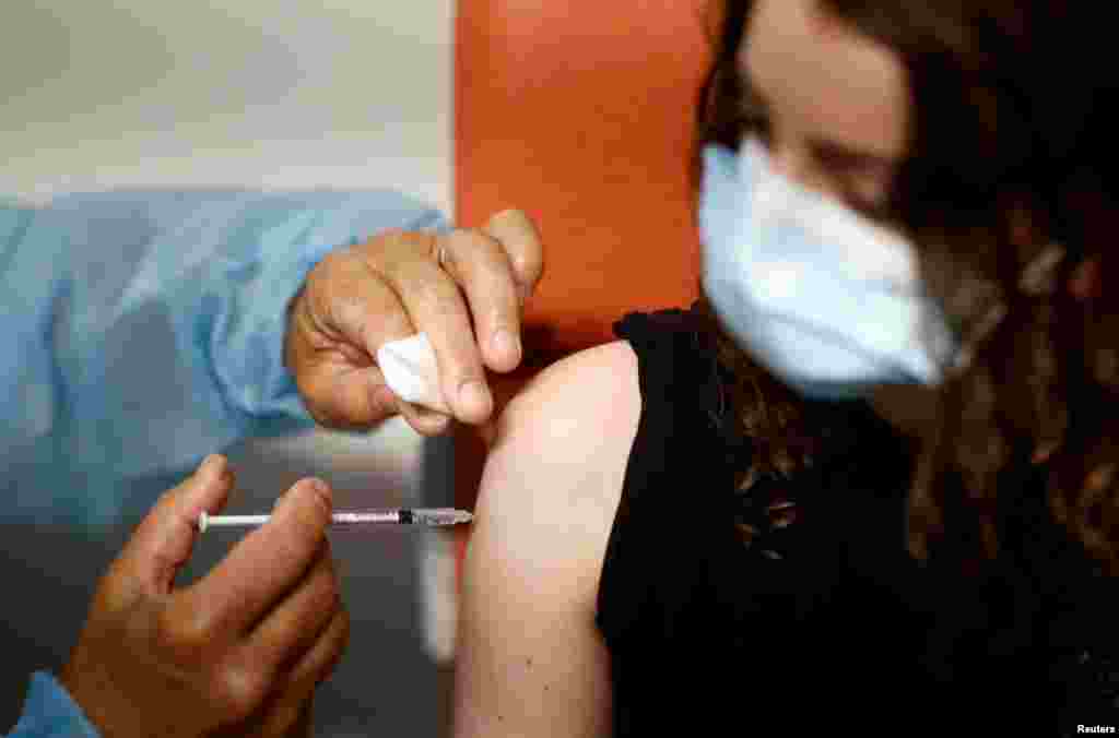 САД - Американските здравствени власти соопштија дека вакцините против ковид-19 се безбедни и за трудници и дека последното истражување покажало дека вакцините не го зголемуваат ризикот за спонтан абортус. Тие ги повикаа бремените жени да се вклучат во процесот на имунизација.
