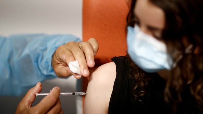 Франција суспендира околу 3 илјади здравствени работници зашто не се вакцинирани