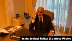 Prezident Aşraf Gani telefonda amerikan kärdeşi Donald Tramp bilen gürleşýär. 