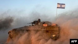 Oklopno vozilo izraelske vojske u oblasti koja se graniči sa Pojasom Gaze. 9. juna 2024.
