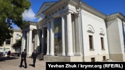 Переобладнаний у виставковий центр кінотеатр «Україна» в Севастополі, вересень 2021 року