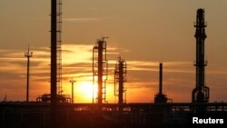 Нефтегазоперерабатывающее предприятие. Иллюстративное фото.