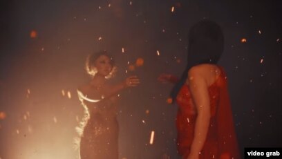 Орыс ересектердің ұйықтап жатқан порносын қараңыз Әжесі мен немересі бейнеленген лесбиянка порносын онлайн көріңіз