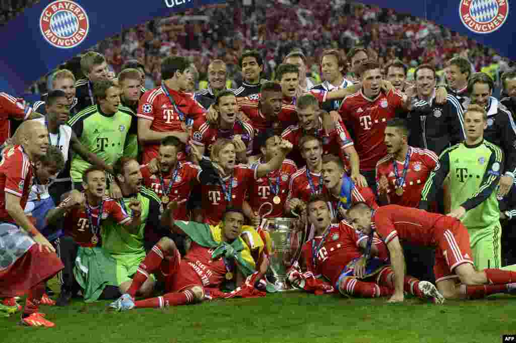 Bayern Munich players celebrate with the trophy after winning the UEFA Champions League final football match between Borussia Dortmund and Bayern Munich at Wembley Stadium in London. (AFP/Christof Stache)