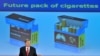 Єврокомісар з питань охорони здоров’я Тоніо Борг демонструє, як в майбутньому будуть виглядати пачки цигарок, Брюссель, 19 грудня 2012 року