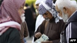 The Iranian rial banknotes has plummeted to another record low. (file photo)