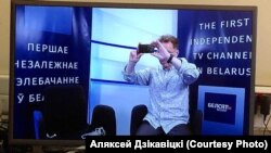 Телеканал «Белсат» є дочірньою компанією польського суспільного мовника Telewizja Polska. Телеканал також фінансується кількома європейськими урядами та фондами