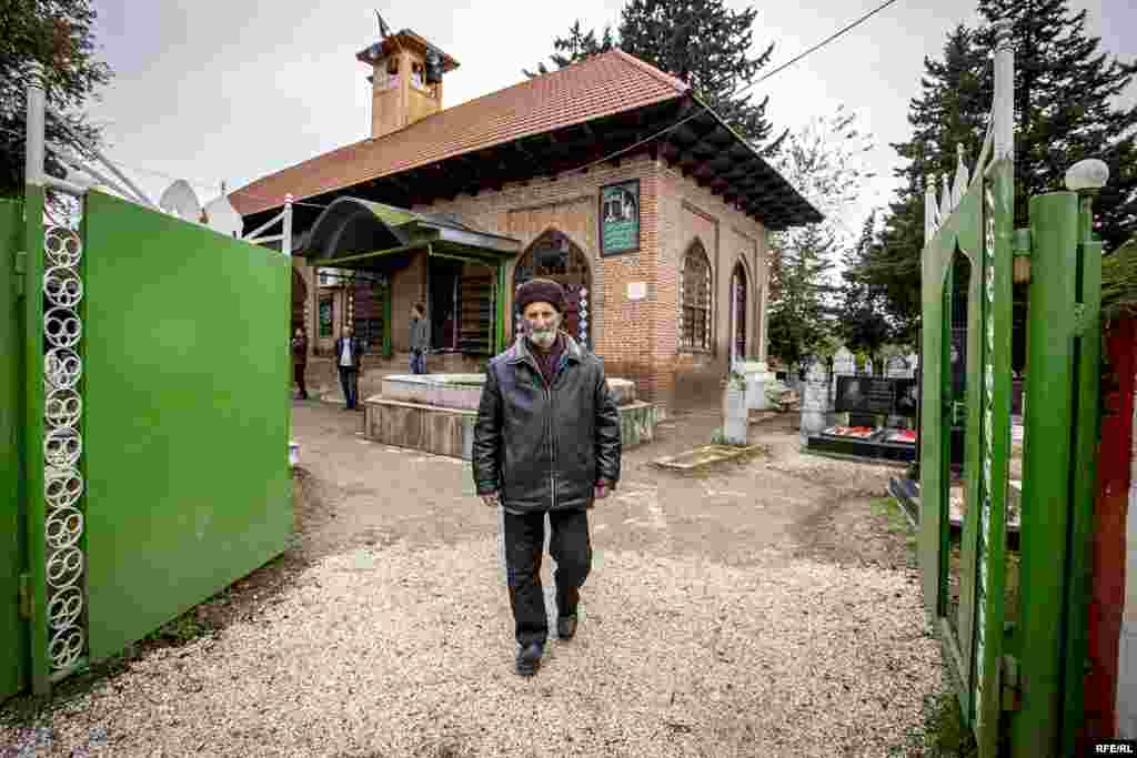 Astaranın 19-cu əsrdə inşa olunmuş Məhəmməd Xələfi adına məscid. İnsanlar hər cümə günü məscidə ibadət gedirlər.