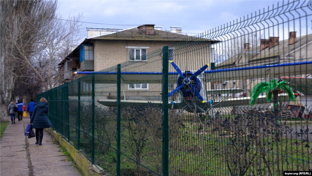 &laquo;Кукурузник&raquo; Ан-2 за ґратами міжшкільного навчально-виробничого комбінату