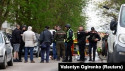 18 квітня у Києві в Голосіївському районі невідомий чоловік відкрив стрілянину по людях, кількість загиблих зрештою зросла до семи