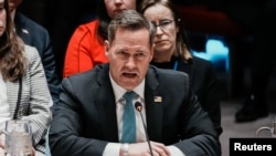 په ملګرو ملتونو کې د امریکا سفیر مايک والټڅ د جنورۍ پر ۱۵مه د امنيت شورا غونډې ته وينا کوي.