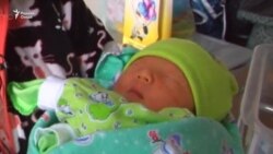 Дар Қирғизистон як зан мехост, ки набераашро бо 300 доллар фурӯшад