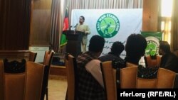 د افغانستان د کرکټ بورډ مشر عزیزالله فضلي د کرکټ د نوې بڼې (د وروستي لوبغاړي لوبېدلو) د پرانيستې مراسمو ته د وینا په حال کې