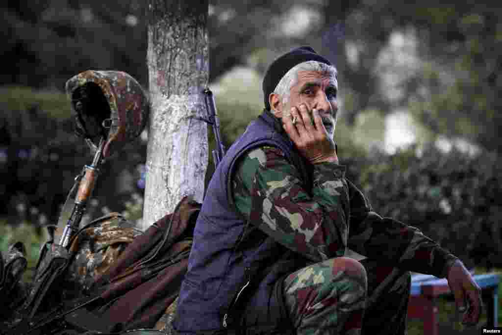 Армянский доброволец в городе Аскеран на территории самопровозглавшенной Нагорно-Карабахской республики, 3 апреля 2016