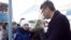 Борис Немцов вручает экземпляр доклада "Путин. Коррупция" во время раздачи автографов у метро "Пушкинская", 29 марта 2011