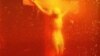 Piss Christ (1987), fotografie de Andres Serrano. 