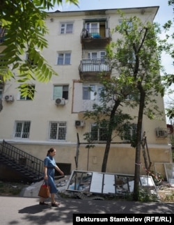 Waste left by a demolition crew seen on June 26 beneath an apartment that had a covered balcony.