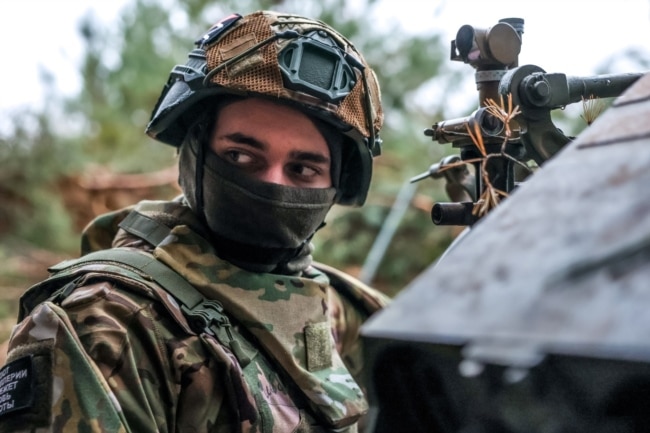 Російський військовослужбовець артилерійської бригади угруповання «Днєпр», грудень 2024 року