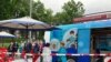 La Chișnău s-au lansat miercuri primele două centre mobile de vaccinare: într-un autobuz , care va deservi și suburbiile orașului și un troleibuz. 26 mai 2021