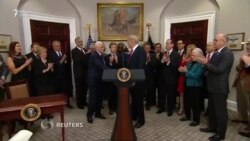 Трамп дар бораи барномаи ҳастаии Эрон ибрози назар хоҳад кард