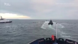 Російське судно таранить українське в Чорному морі – відео