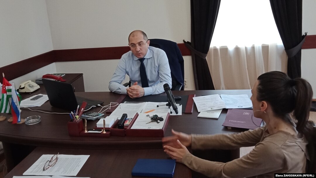 Помощник премьер-министра Астамур Джикирба рассказал журналистам подходах правительства к преодолению «мусорного» кризиса