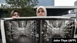 Majke Srebrenice ispred suda u Hagu