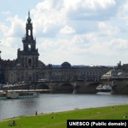 Lumi Elba, Dresden.